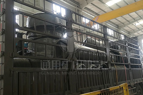 通用礦機(jī)YGM95高壓雷蒙磨粉生產(chǎn)線裝車圖