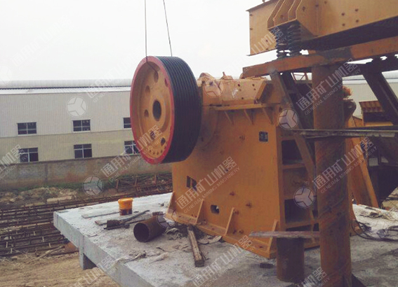 馬來西亞時(shí)產(chǎn)110-320噸鵝卵石破碎生產(chǎn)線