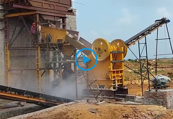 顎式破碎機生產(chǎn)現(xiàn)場