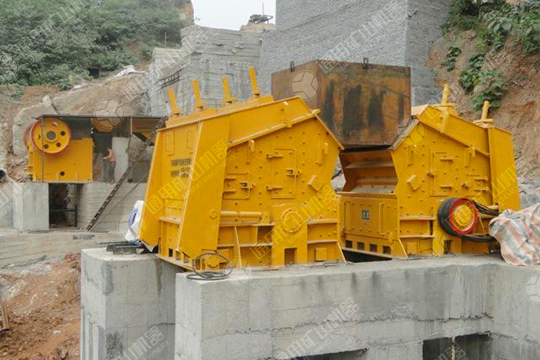 反擊式破碎機(jī)